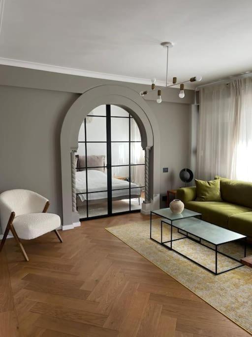 Stunning 1Bd Flat With 50M2 Terrace In The City Center Bukares Bagian luar foto