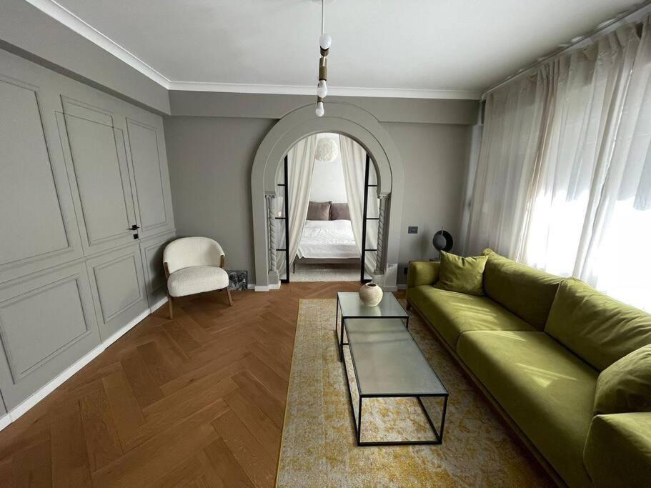 Stunning 1Bd Flat With 50M2 Terrace In The City Center Bukares Bagian luar foto