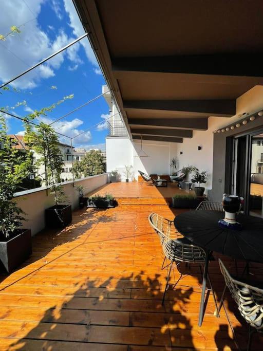 Stunning 1Bd Flat With 50M2 Terrace In The City Center Bukares Bagian luar foto