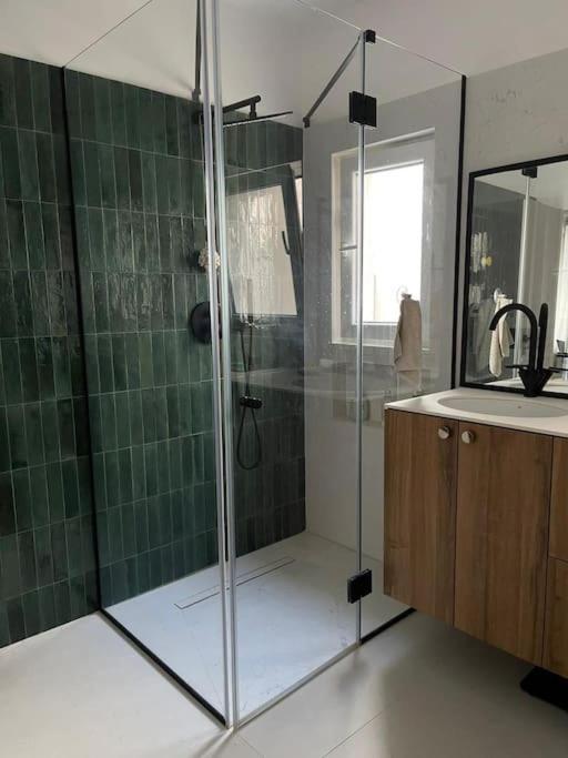 Stunning 1Bd Flat With 50M2 Terrace In The City Center Bukares Bagian luar foto