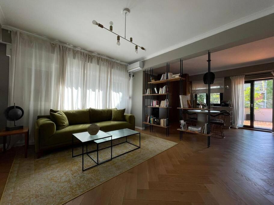 Stunning 1Bd Flat With 50M2 Terrace In The City Center Bukares Bagian luar foto