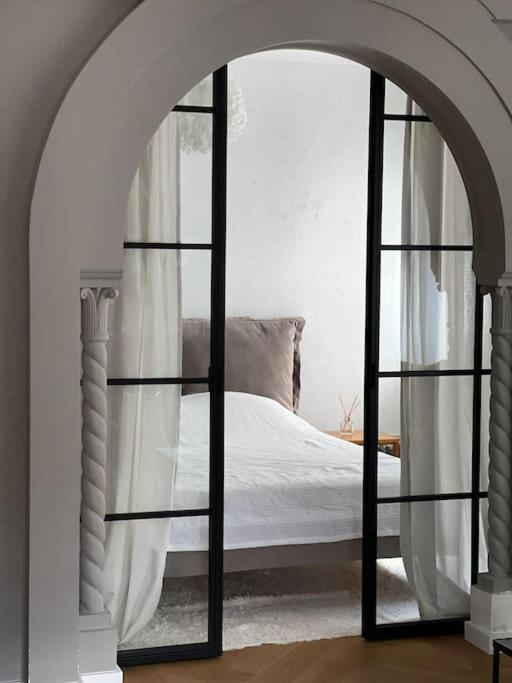 Stunning 1Bd Flat With 50M2 Terrace In The City Center Bukares Bagian luar foto